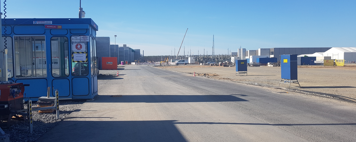 Blick auf die Baustelle der Tesla Gigafactory in Grünheide